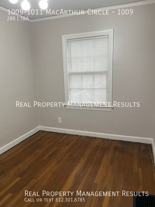 Foto del edificio - 1009-1011 MacArthur Circle-1009