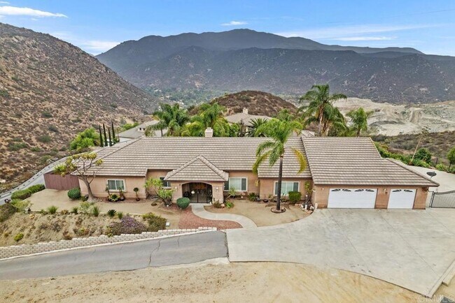 Foto del edificio - BEAUTIFUL 4BR/3BA home in SINGING HILLS VI...