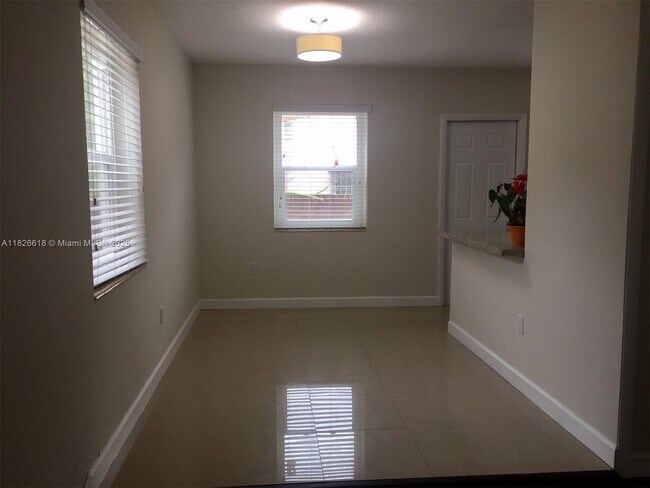 Foto del edificio - 1155 NE 119th St