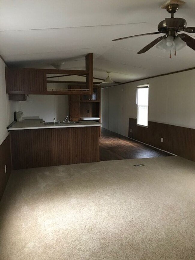 Foto del edificio - 3 BED, 2 BATH MOBILE HOME- $900 MONTH, $90...