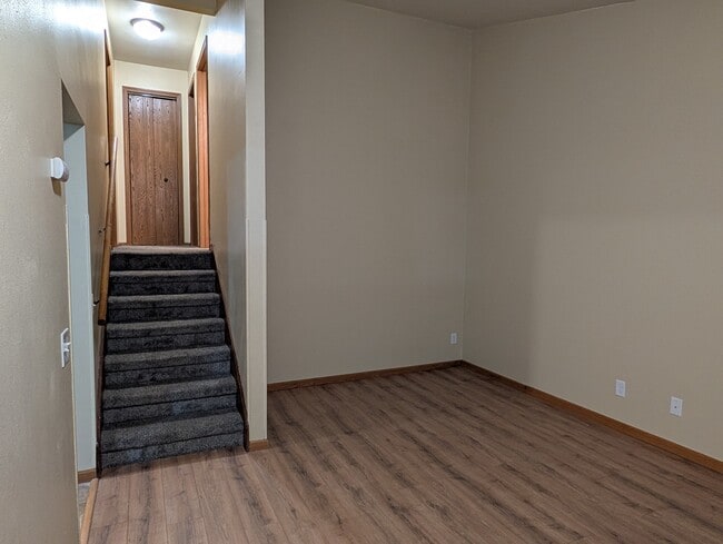 Building Photo - 908 N Bird St