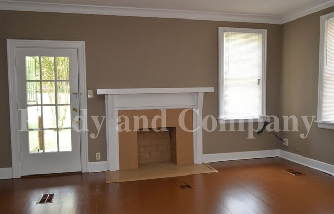 Foto del edificio - FIRST MONTH FREE; Adorable Duplex in Cross...