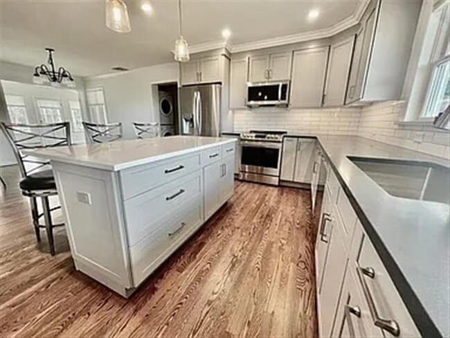 Building Photo - EASY RANCH LIVING..