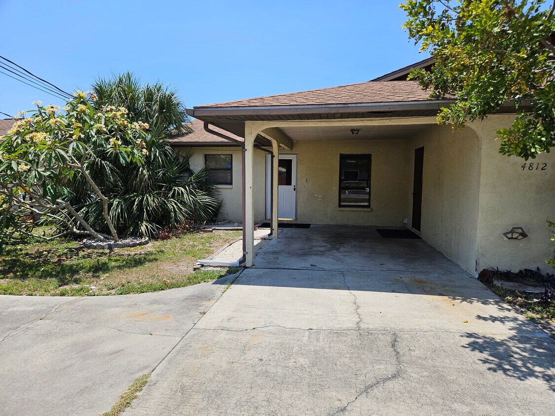 Front - 4812 27th St W
