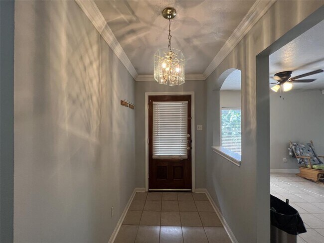Building Photo - 7430 Village Lake Dr