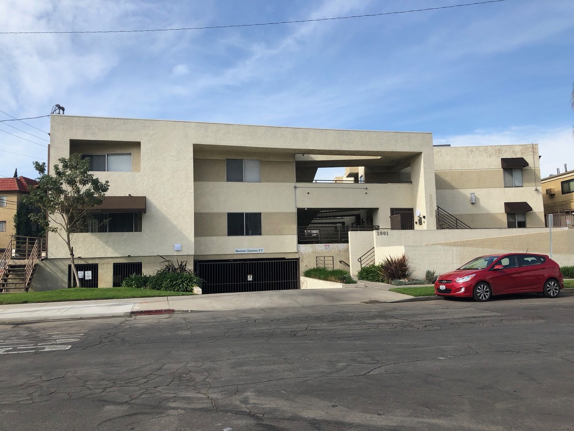 2001 Grismer Avenue - Grismer Apartments