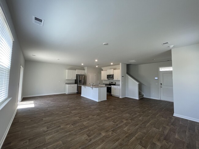 Building Photo - 661 Silver Spruce St