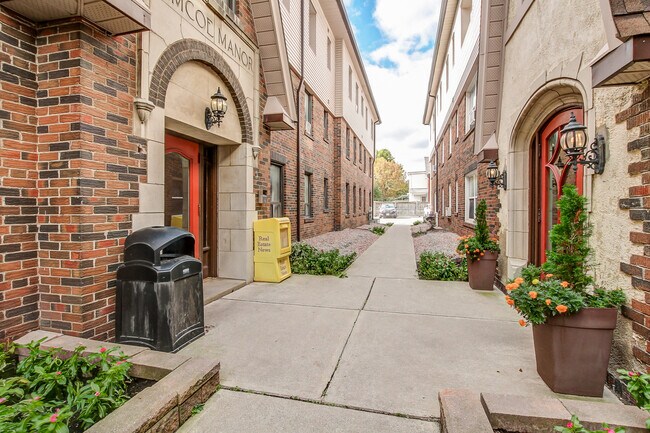 Photo du bâtiment - 496/498 Simcoe St. N.