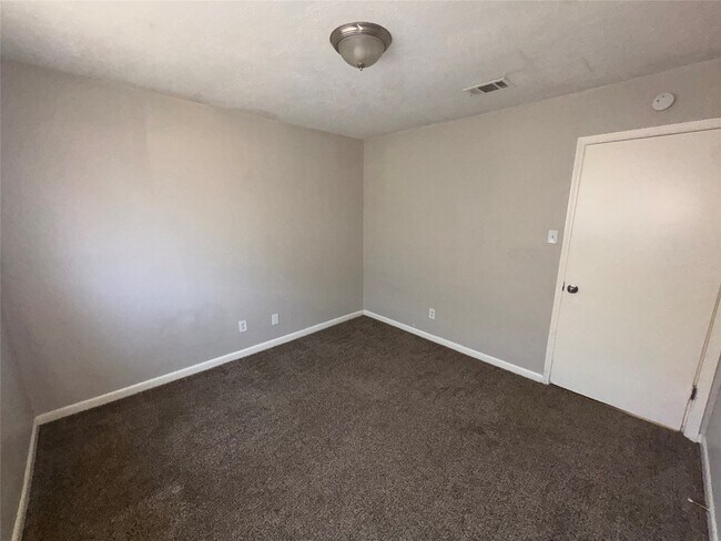 Foto del edificio - 13355 Lake Breeze Ln