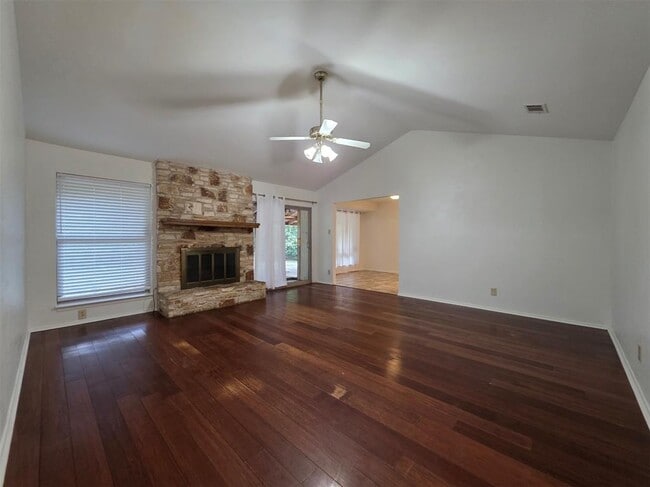 Building Photo - 10909 Hillside Oak Ln