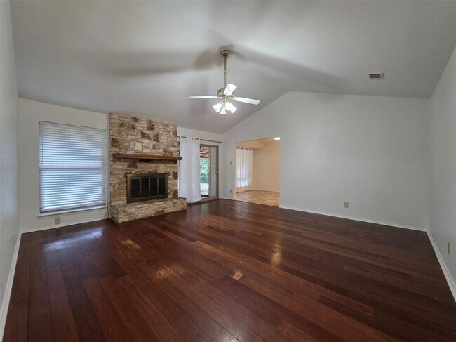 Foto del edificio - 10909 Hillside Oak Ln
