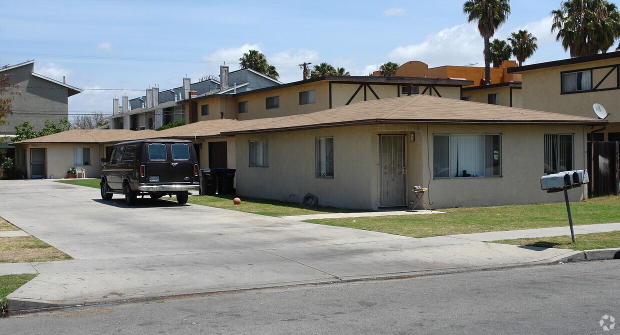 Building Photo - 7891-7901 Macdonald Ave
