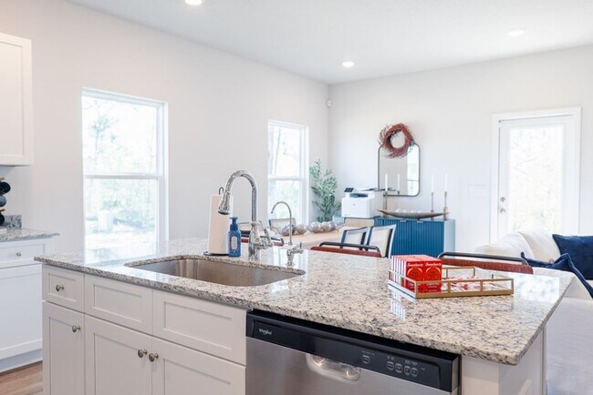 Foto del edificio - $500 Move-In Discount! Fresh, Modern Living in Bemiss Springs – Stylish New-Construction 3BR Town...