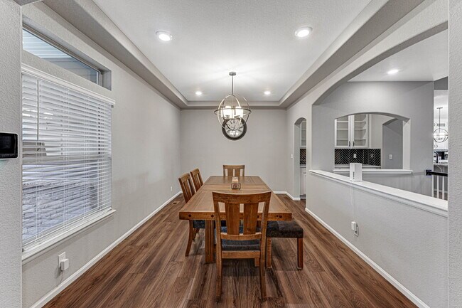 Foto del edificio - $4,795.00, 5 bed, 3.5 bath located in Denver.