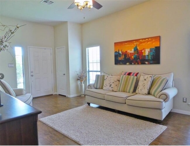 Building Photo - 2711 Silver Oak Dr