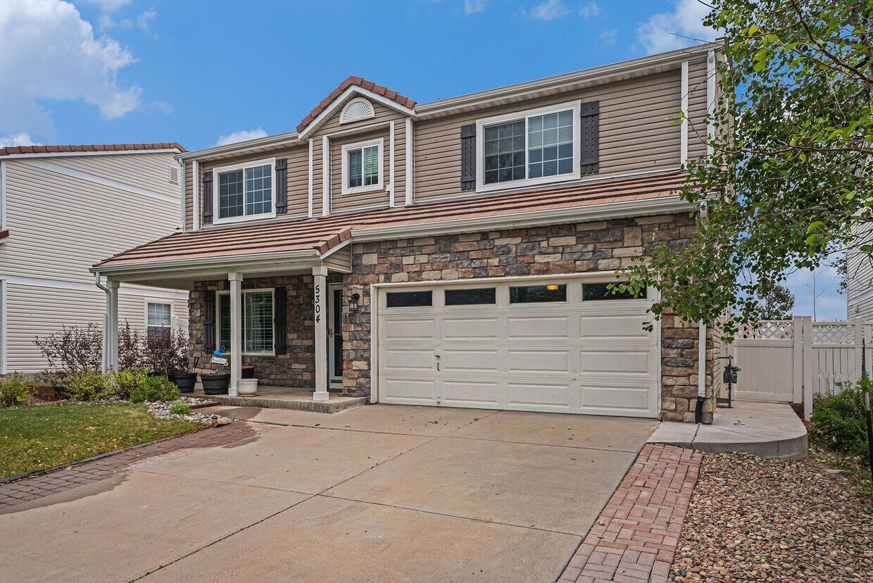 Primary Photo - Beautiful 4 Bed, 2.5 Bath Home Available i...