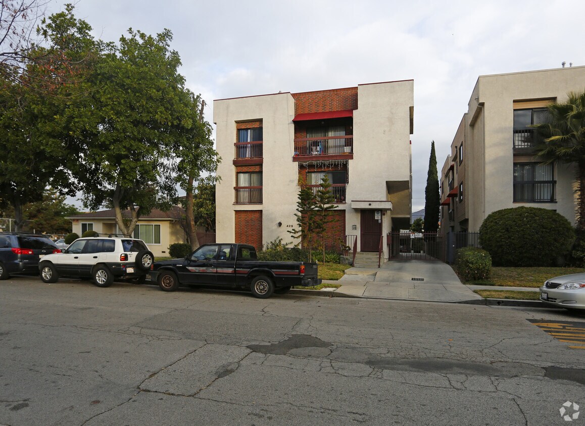 Building Photo - 429 W Lomita Ave