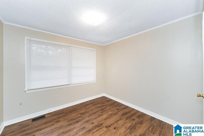 Building Photo - 901 N Highland Dr
