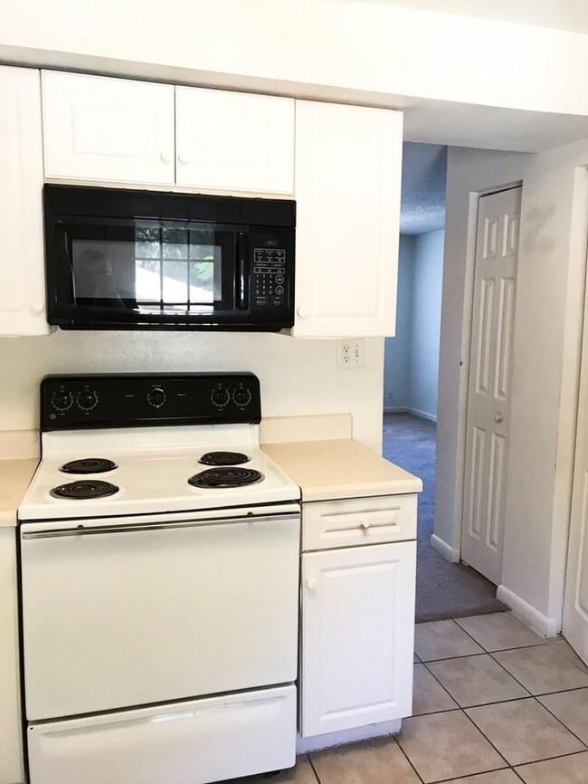 Building Photo - 2 bedroom 1 bath Condo in North Tampa