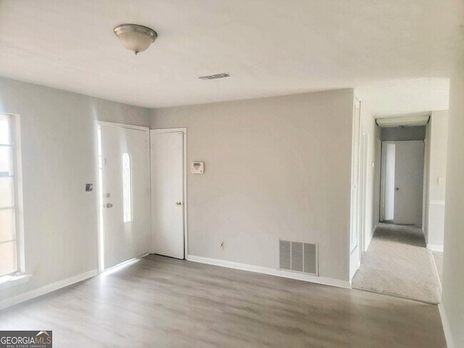 Foto del edificio - 2825 Peggy Sue Ln