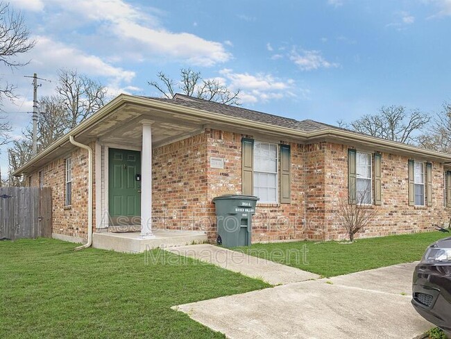 Building Photo - 2104 Hidden Hollow Cir