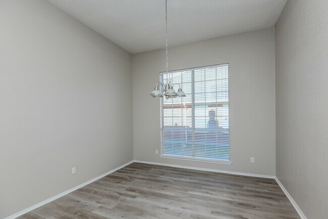 Building Photo - 6920 Field Lark Dr