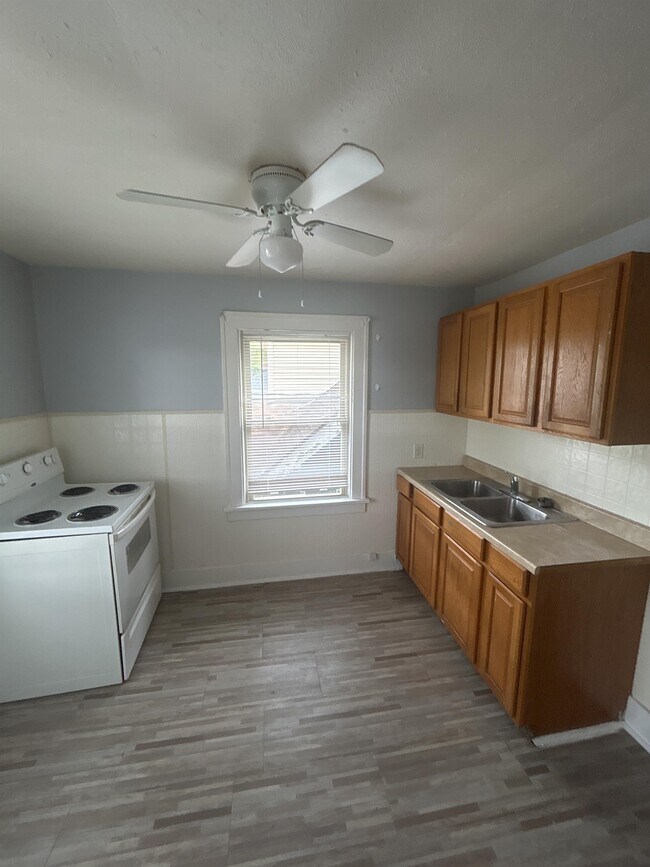 Foto del edificio - 4009 E 3rd St