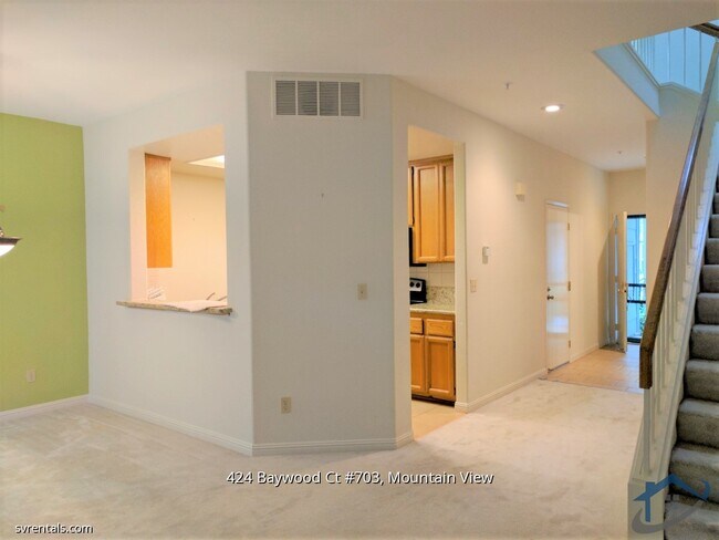 Foto del edificio - 424 Baywood Ct