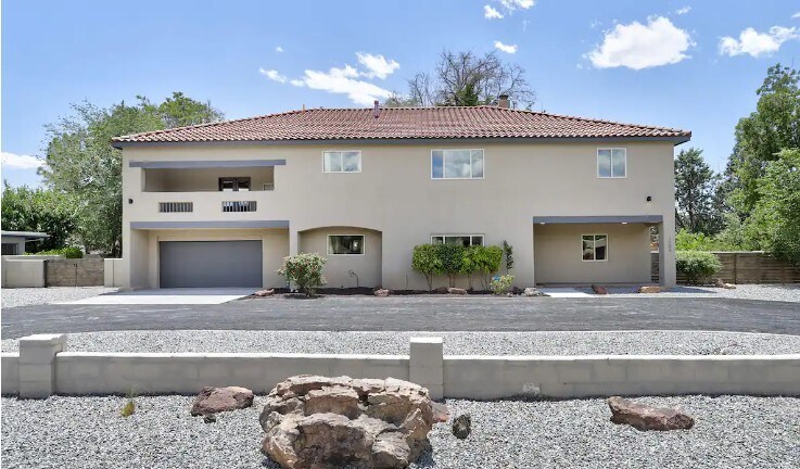 Primary Photo - 1504 Los Arboles Ave NW