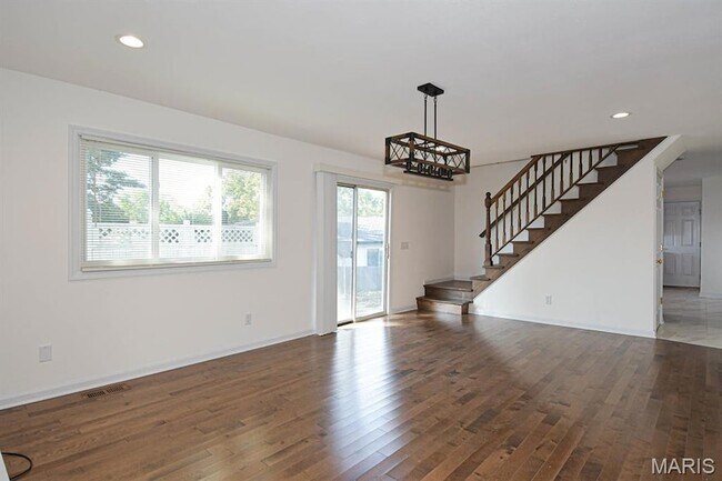 Foto del edificio - 306 Bright Meadows Dr