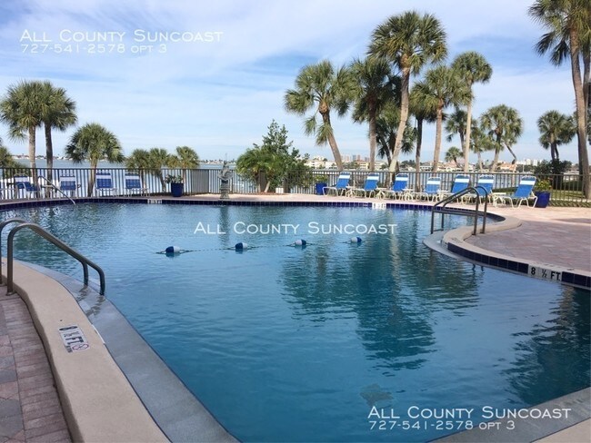 Building Photo - 100 Bluff View Dr