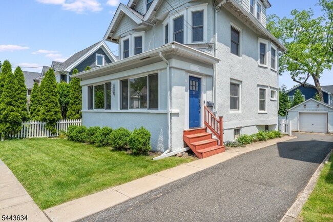 Building Photo - 28 N Hillside Ave