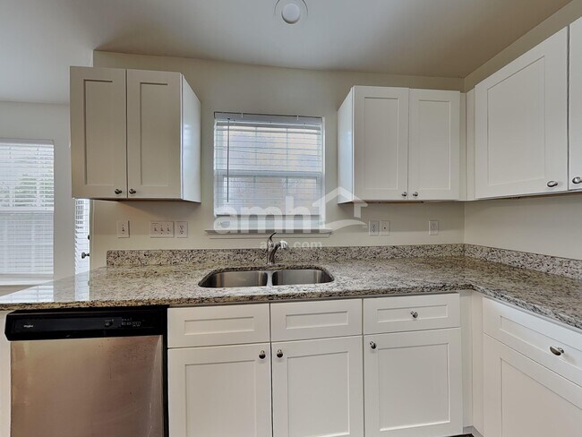 Foto del edificio - 1568 Pebble Ridge Dr