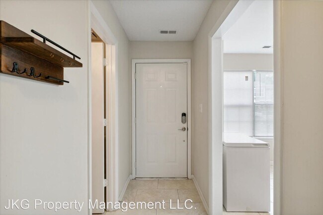 Building Photo - 2 br, 2.5 bath House - 6 Hackberry Place