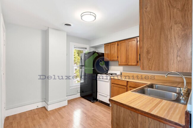 Foto del edificio - 1021 Broadway Ave NW