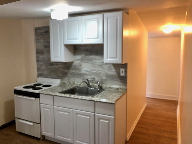 Building Photo - 472 Hudson Ave