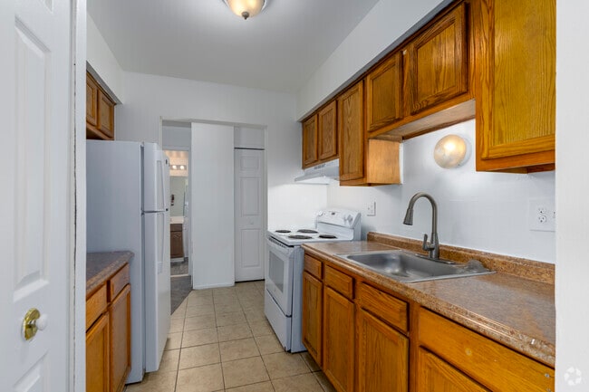 2BR, 1BA - 800SF - Kitchen - Edgewood Park Apartments