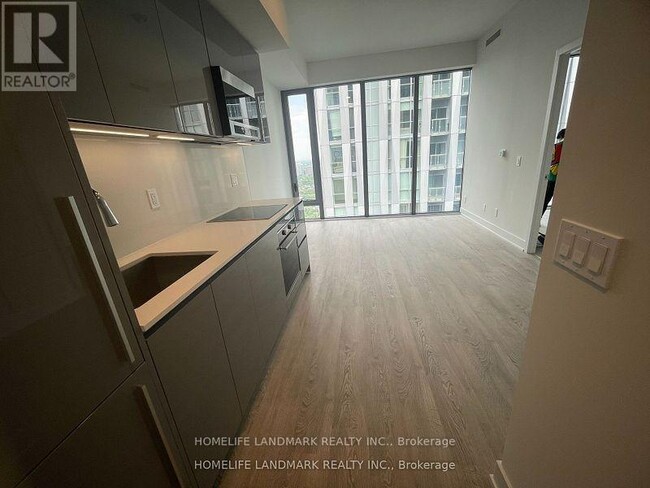 Photo du bâtiment - 8-4908 Cumberland St