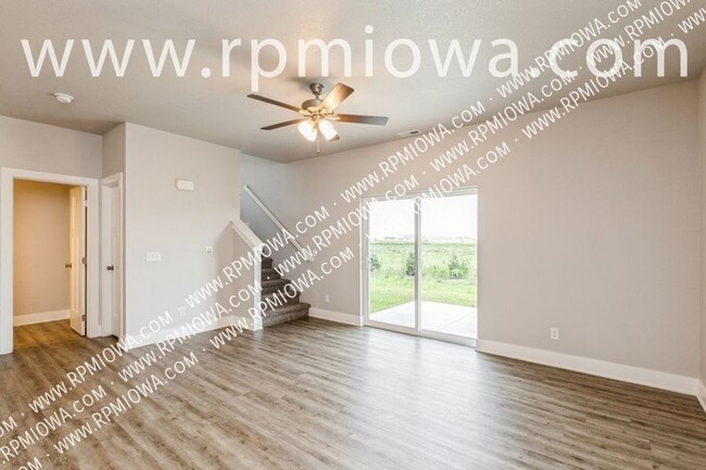 Building Photo - RENT SPECIAL for $1,000 off!! 3 Bedroom, 2...