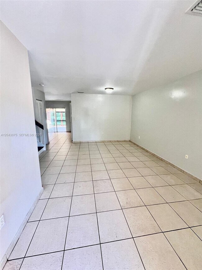 Foto del edificio - 6975 NW 173rd Dr