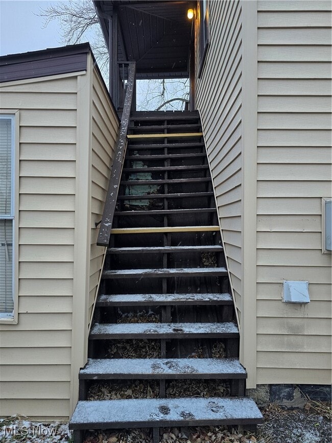 Building Photo - 122 4th St NE