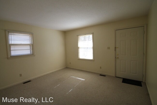 Building Photo - 3 br, 1 bath House - 1680 W Lakewood Drive