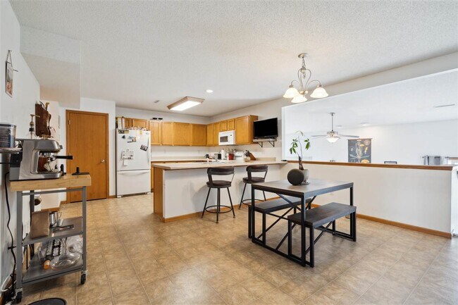 Foto del edificio - 533 E Goldfinch Dr