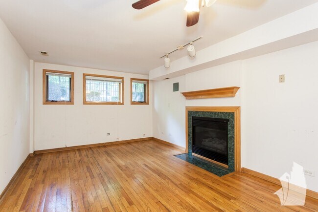 Building Photo - 1534 N Claremont Ave