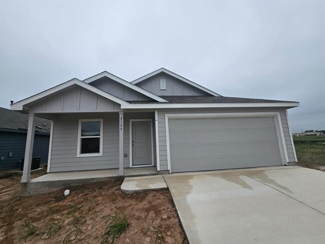 Building Photo - 2329 Silvercloud Dr
