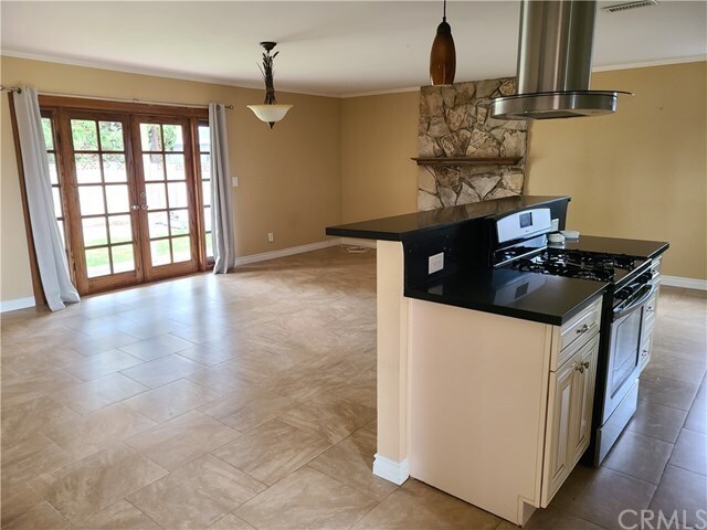 Foto del edificio - 15720 Rose Ln