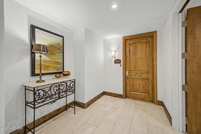 Foto del edificio - 7175 E Camelback Rd