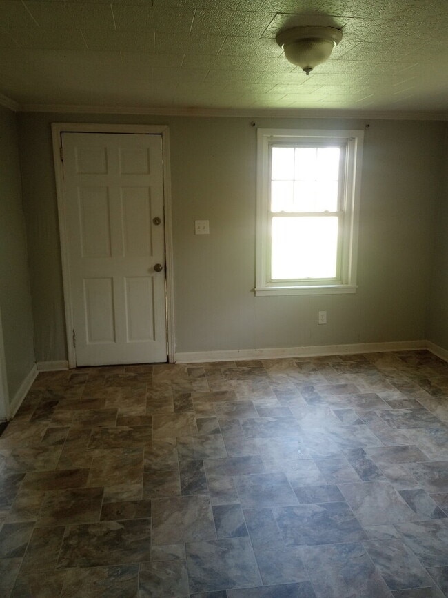 Building Photo - "Charming 2-Bedroom Home with Hardwood Elegance in Spartanburg!"