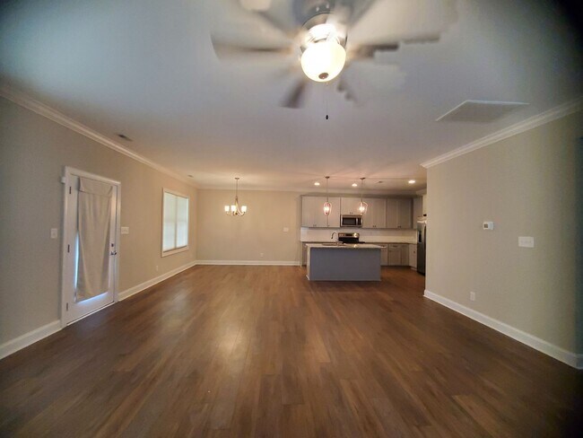 Foto del edificio - 2234 Westdale Dr. ~ Westdale Commons ~ Hay...