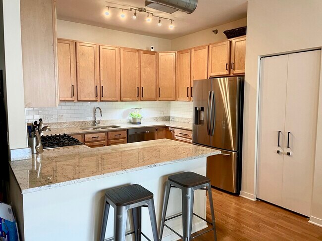 Foto del edificio - 909 W Washington Blvd